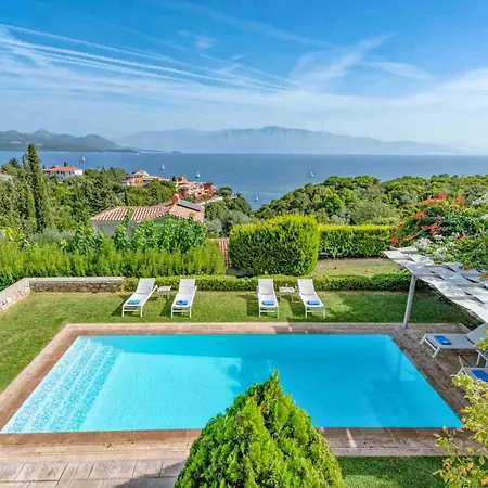 Ianthe & Brown Villa Nikiana