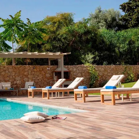 Villa Ianthe & Brown Nikiana