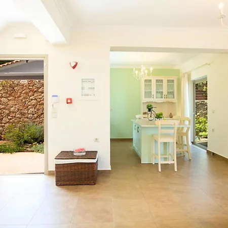 Ianthe & Brown Villa *